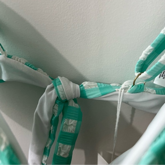 Vitamin A NWT Goldie Underwire Bikini Top - Picture 6 of 9